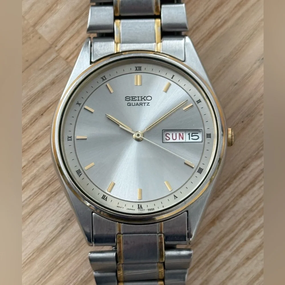 Seiko Super Rare Vintage Men’s Watch Two-Tone Bracelet Case Silver Dial Day Date